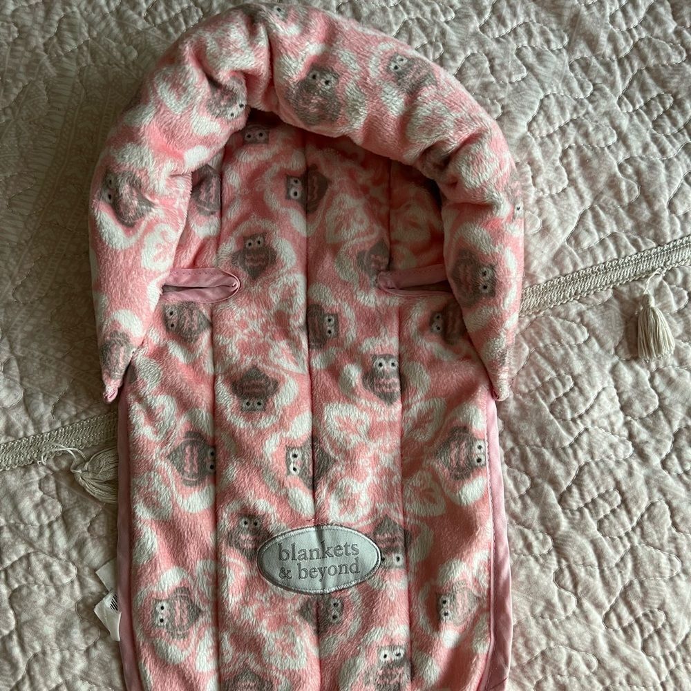 Blankets Beyond  Infant Head Support for Car seats and Strollers